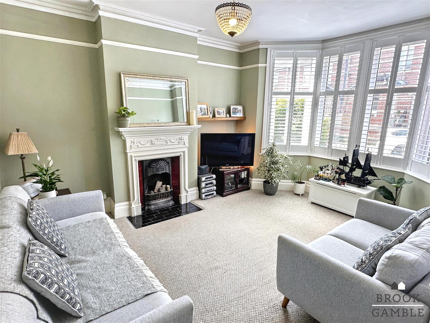 3 Bedroom House - Mid Terrace. Hurst Road in Eastbourne,  3